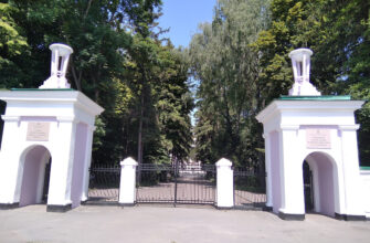 Вінницький медичний університет: Трамвайна зупинка