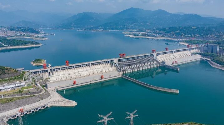 Гребля «Три ущелини»: Вплив на обертання Землі та зміни часу