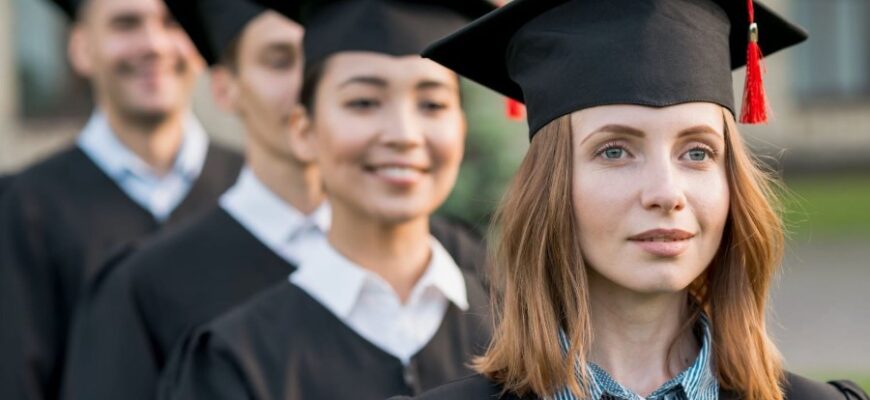 Заголовок для статті: “Кто такой бакалавр: значение степени и преимущества обучения”