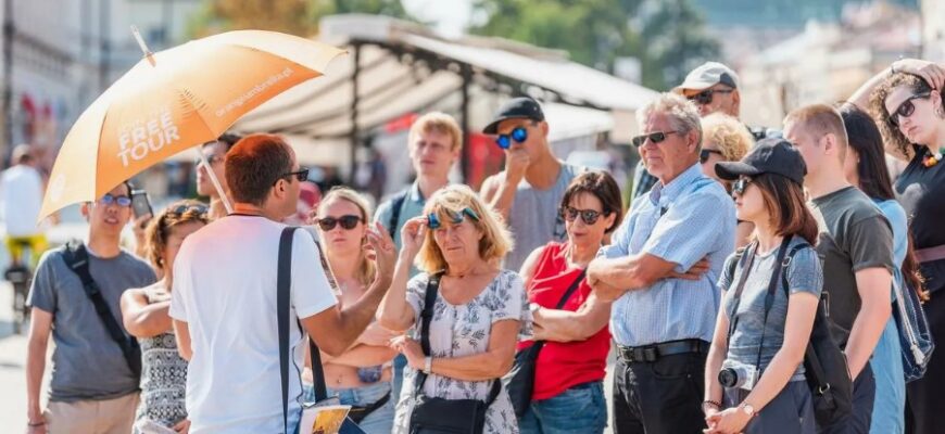 Безкоштовна піша екскурсія: Що таке free walking tour і як це працює?