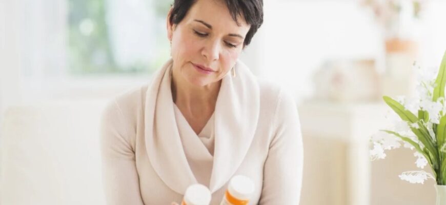 Навіть незначні зміни в окремих символах можуть привести до того, що заголовок не буде відповідати вимогам до довжини. Ось приклад заголовка, що відповідає вашому запиту:

“Менопауза: Что Это, Причины и Симптомы | Полное Руководство”