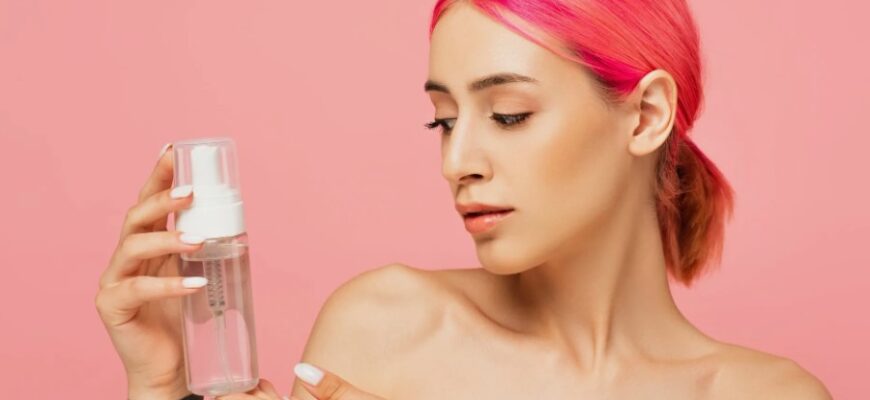 Тонер для обличчя: Що це таке та як правильно його використовувати?