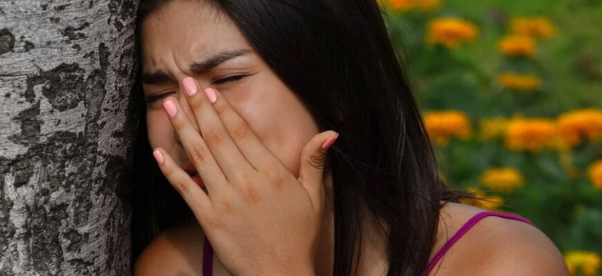 Сон о слезах: толкование и значение плача во сне по сонникам