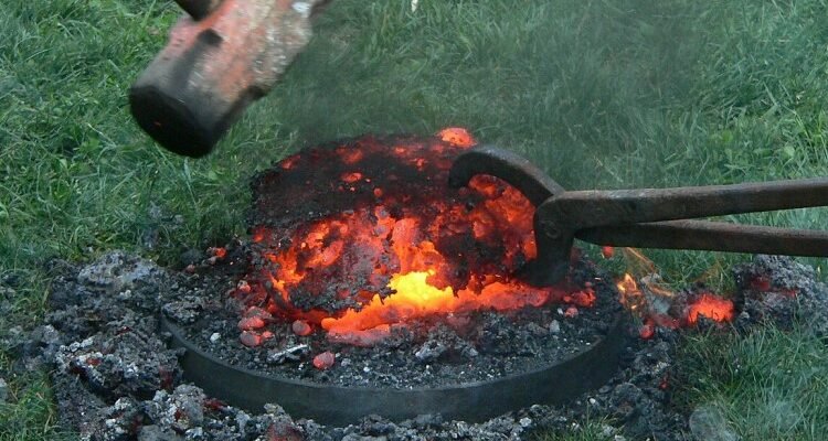 Крица: чем она отличается от стали и почему это важно знать
