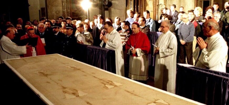 Плащаница: значение, происхождение и её роль в христианстве