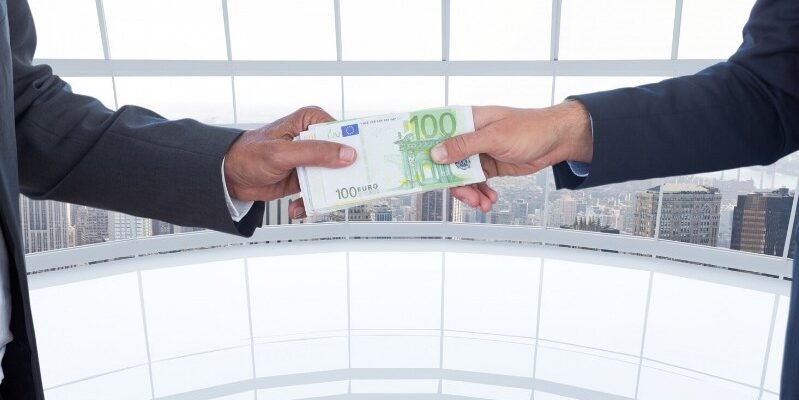 Где «теряются» деньги: распространенные ошибки при хранении валюты