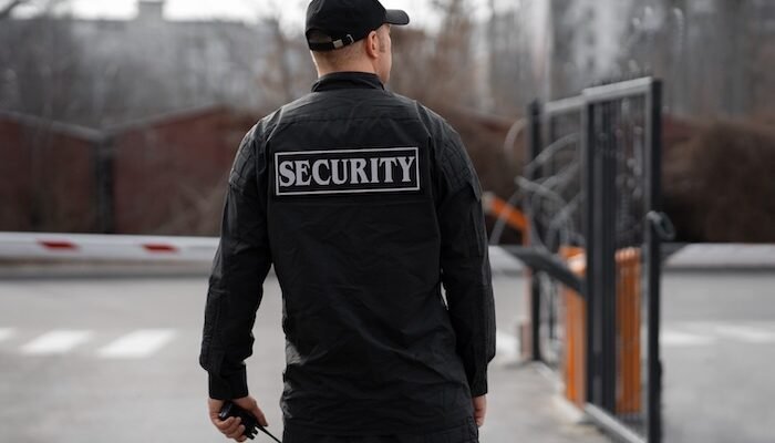 Самостійна охорона, аутсорсинг безпеки чи гібридна модель: що реально захищає об’єкт у 2026 році