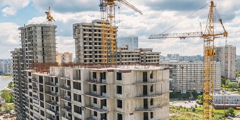 Два решения, которые сравнивают в строительстве: что выбрать и почему