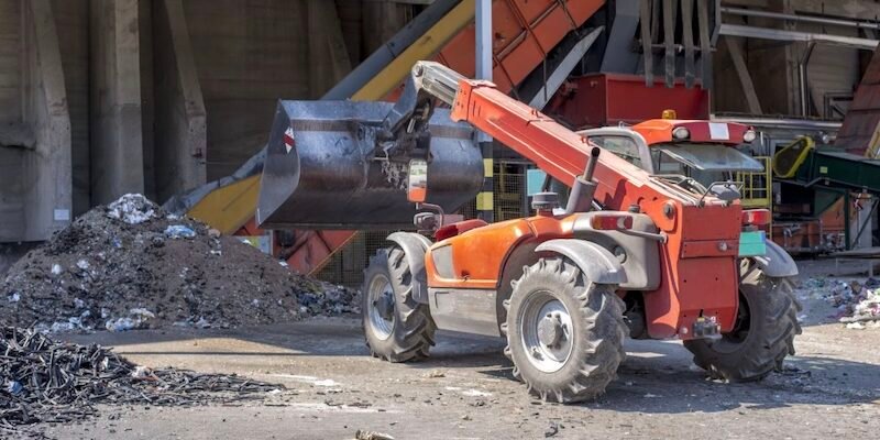 Телескопічний навантажувач: особливості та сфери використання