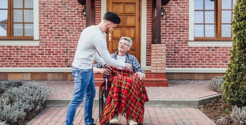 Як вибрати будинок для літньої людини: критерії, які насправді мають значення