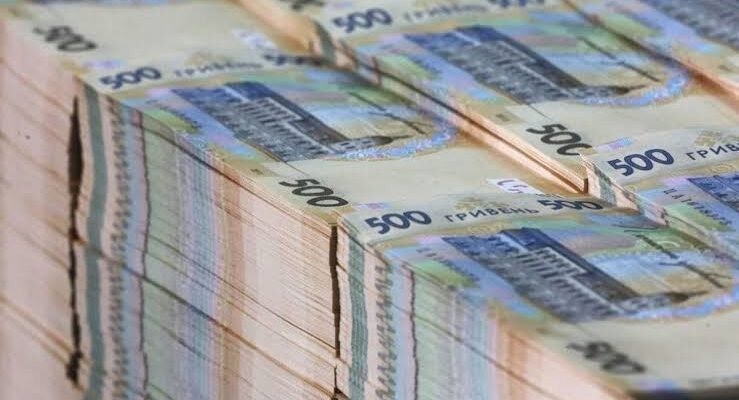 Фальшиві гроші в обігу: як касиру не прийняти підробку