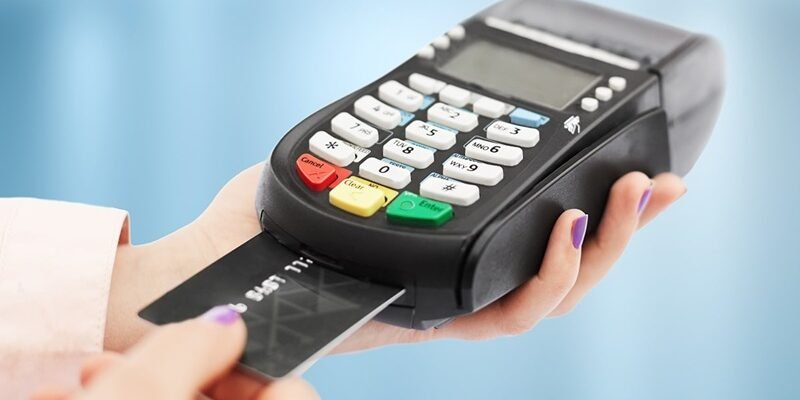 Як правильно користуватися кредитною карткою та не переплачувати відсотки