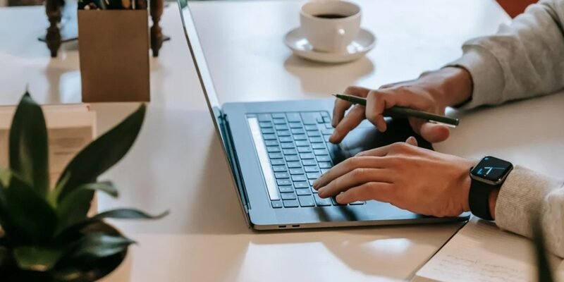 Зарядная станция для ноутбука: какие характеристики нужны для работы